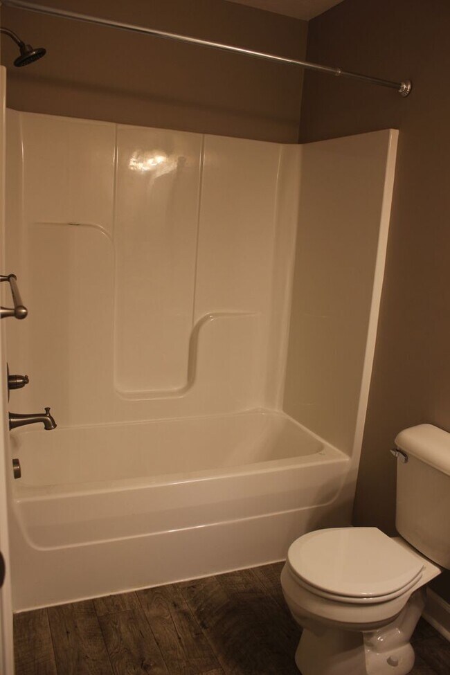 Building Photo - Cedar Point Townhouse for Rent!