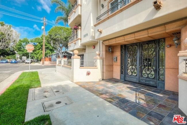 Building Photo - 11578 Iowa Ave