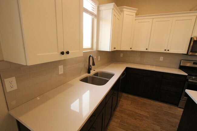 Building Photo - Move in Ready - Sand Hollow and Dunes Retreat