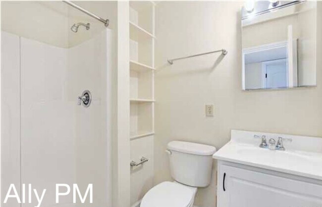 Building Photo - 1313 Villa Way