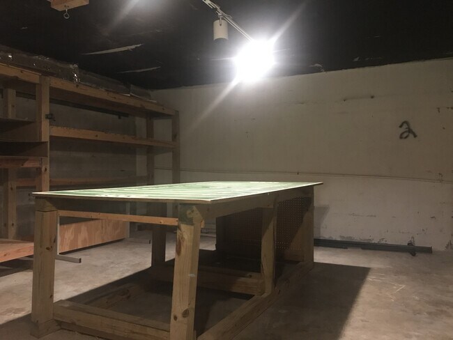 Building Photo - 323 Auburn Dr