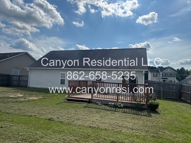 Building Photo - 567 Broad Dr