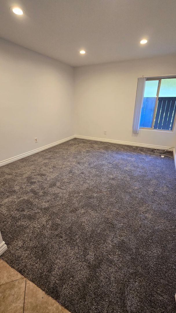 Building Photo - Santa Ana - 1 Bedroom 1 Bath Downstairs Co...