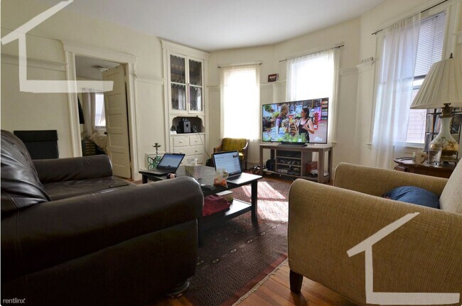 Building Photo - Sunny Allston 3-Bed/1-Bath for 9/1