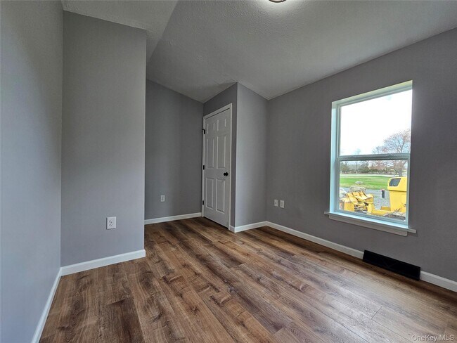 Building Photo - 334 Fair Oaks Rd