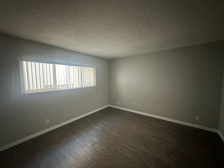 Building Photo - 5840 Hazeltine Ave