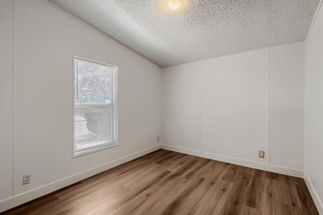 Building Photo - 6105 Berthelot Ln