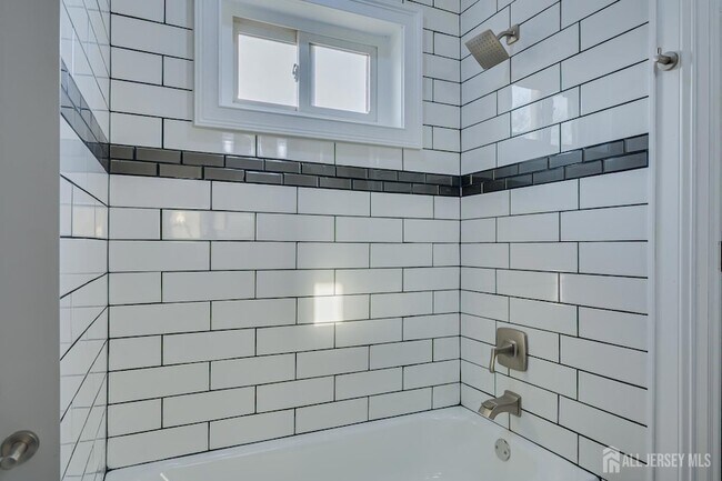 Building Photo - 36 2nd Ave