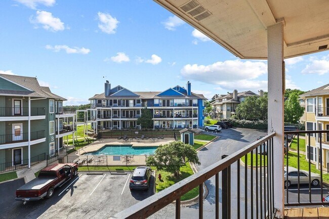 Building Photo - 2164 Tanglewood Blvd