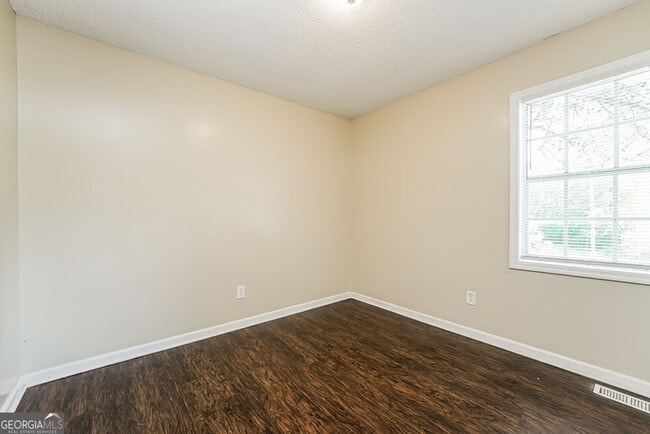 Building Photo - 3230 Westview Terrace