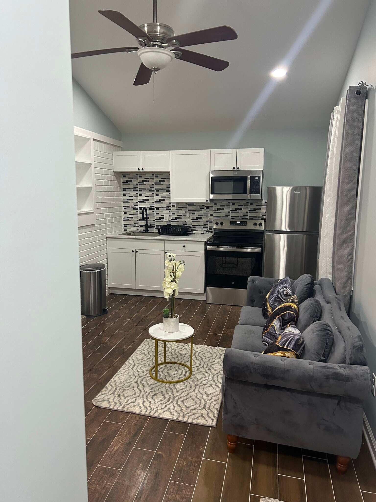 Building Photo - 8323 Tudor Dr