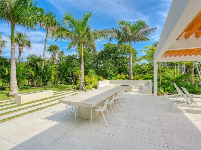 Building Photo - 1511 Gulf of Mexico Dr