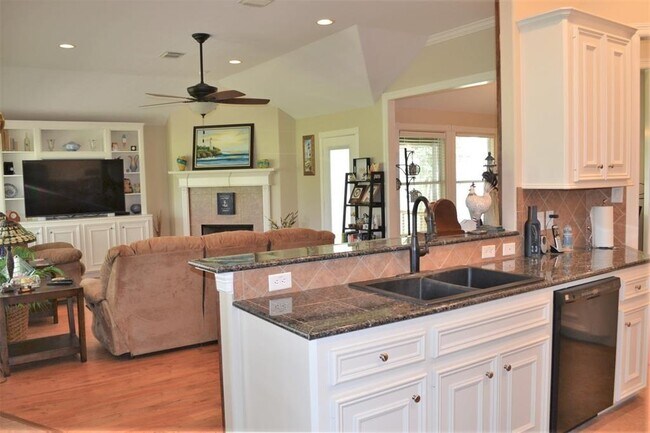 Building Photo - 3618 Country Club Blvd