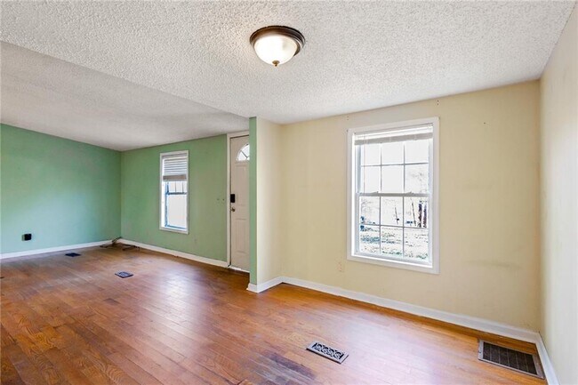 Building Photo - 148 Pine Tree Path