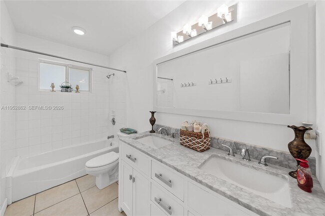 Building Photo - 10525 SW 77th Ct