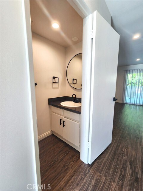 Building Photo - 120 S Francisca Ave