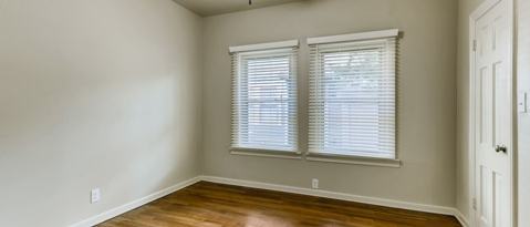Building Photo - 2040 W Mistletoe Ave