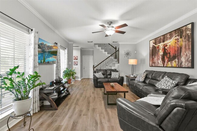 Building Photo - 1110 Enclave Square W