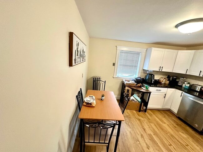 Building Photo - 156 Main St