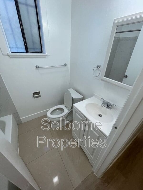 Building Photo - 1944 E 20th St