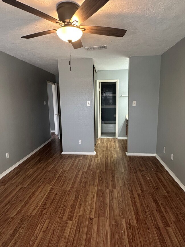 Building Photo - 200 Pecan Dr