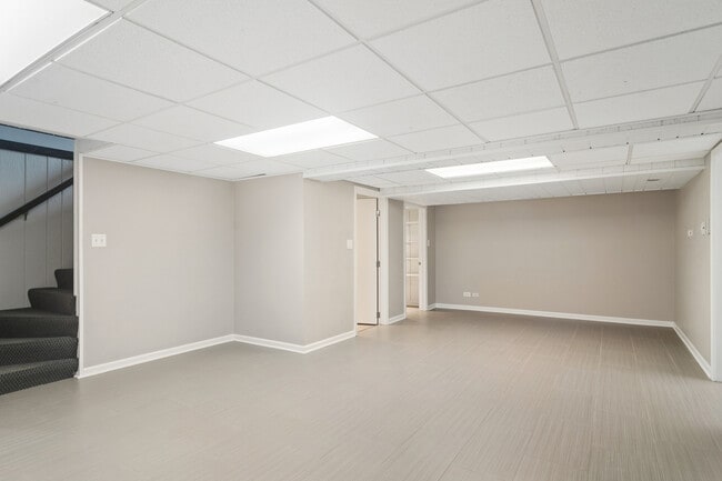 Building Photo - 10 Fairview Ave