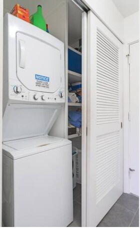 In unit Washer/Dryer - 2575 Kuhio Ave