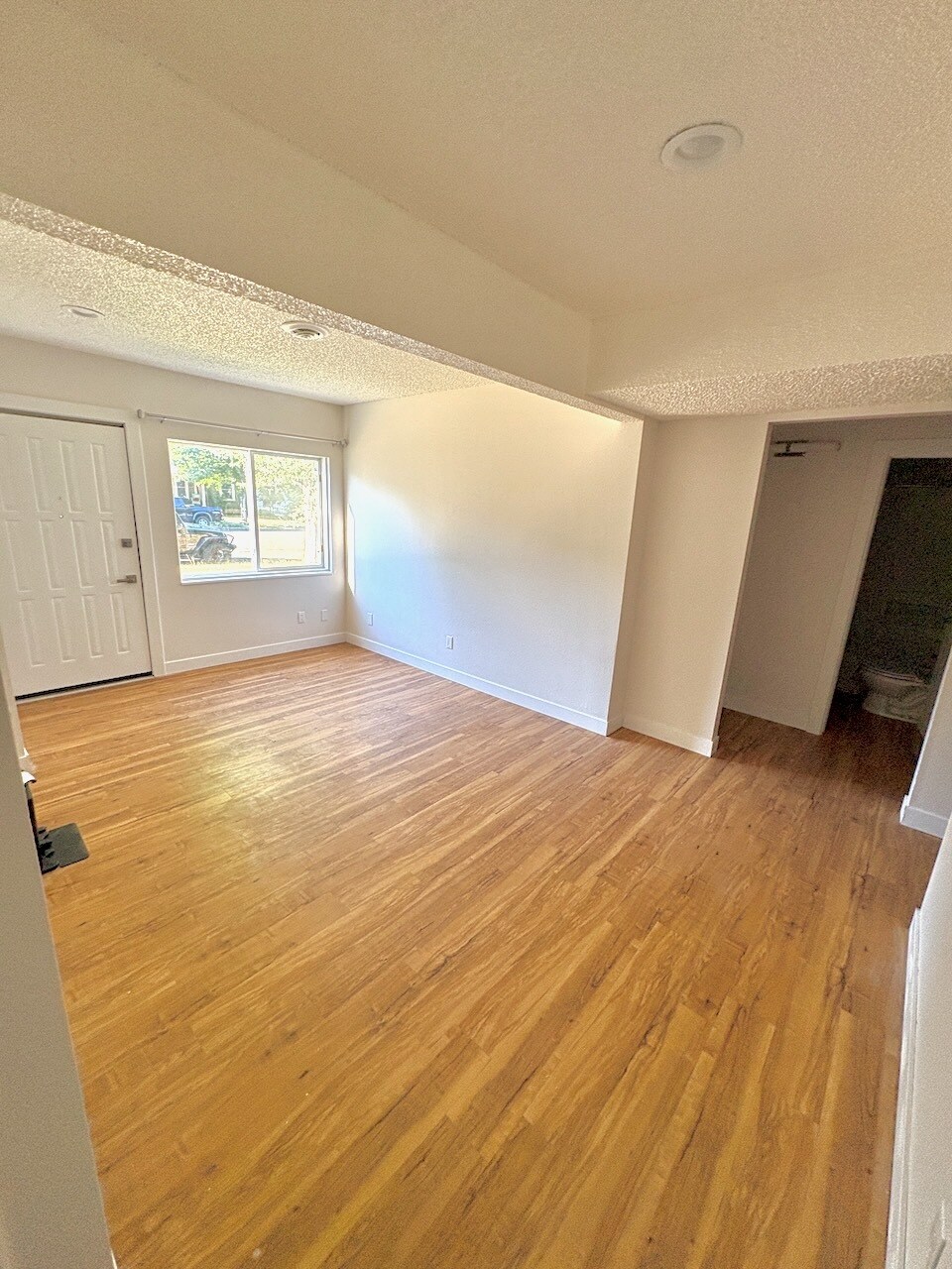Building Photo - 411 E Plum St