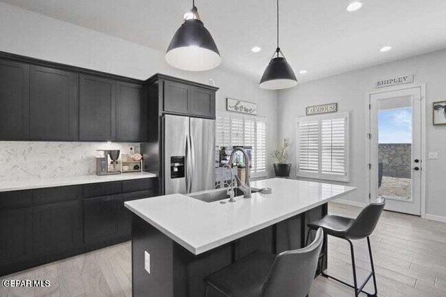 Building Photo - 905 Cottage Pl