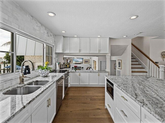 Building Photo - 829 59th Ave