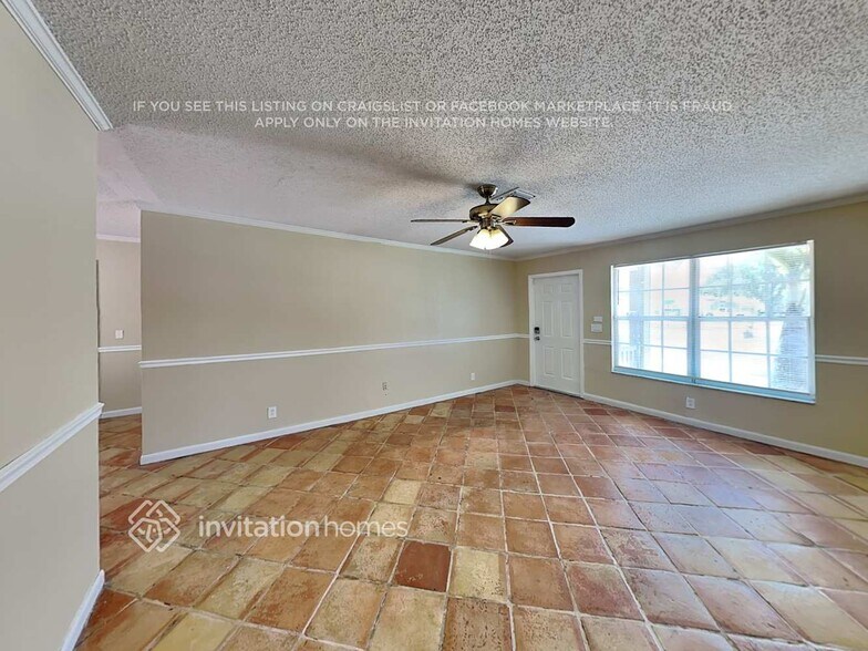 Building Photo - 3635 N Mountain Dr