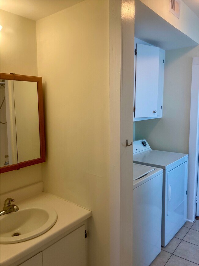 Building Photo - 817 10th St