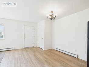 Building Photo - Renovated Condo - 3 Bedroom/2 Bath