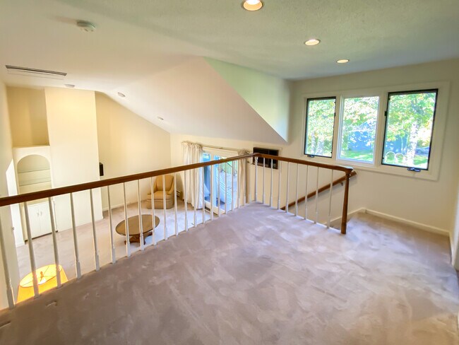 loft - 35 Pheasant Ln