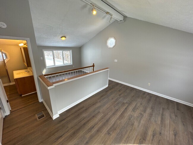 Building Photo - 338 N Skyline Dr