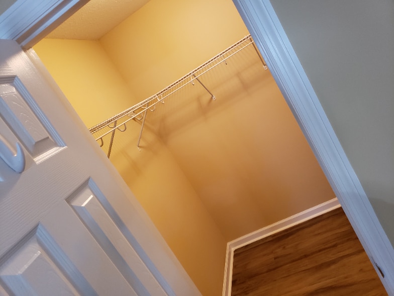 Building Photo - 120 Cody Dr