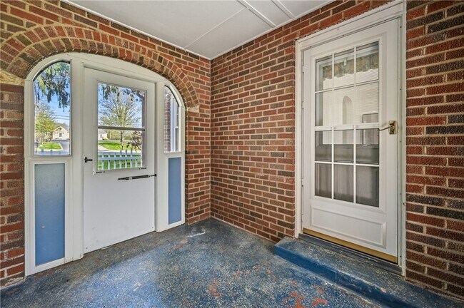 Building Photo - 1060 S Hermitage Rd