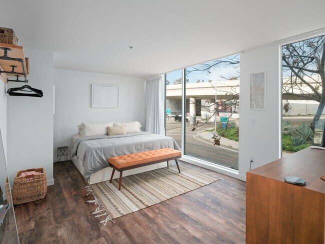 Building Photo - 1944 State St