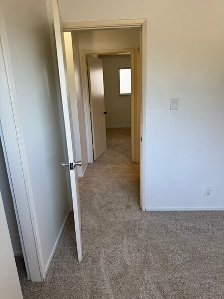 Building Photo - 8043 Greenridge Dr