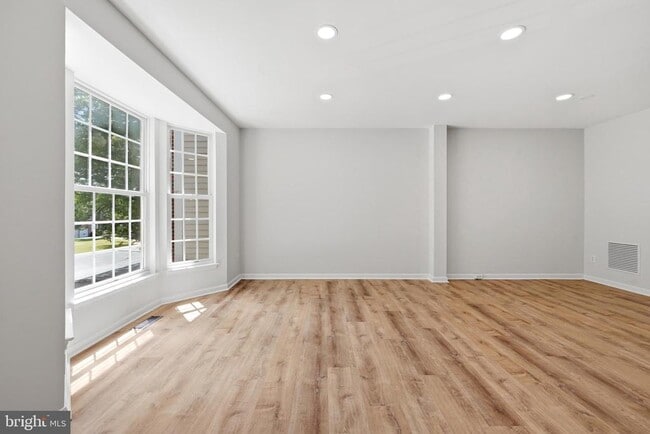 Building Photo - 8972 Benchmark Ln