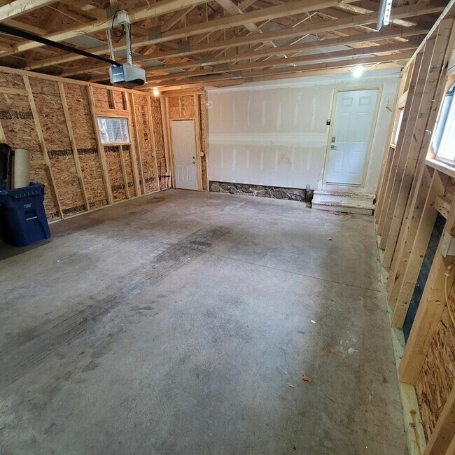 Building Photo - 215 N 12th St