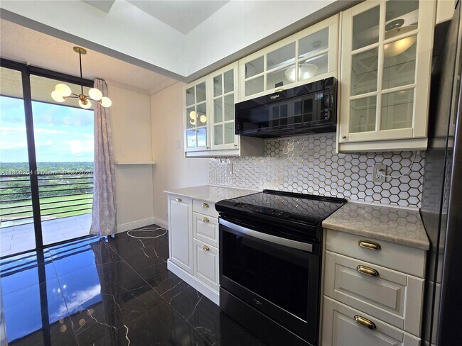 Building Photo - 7400 Radice Ct
