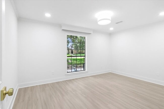 Building Photo - 4360 Thomas Ln
