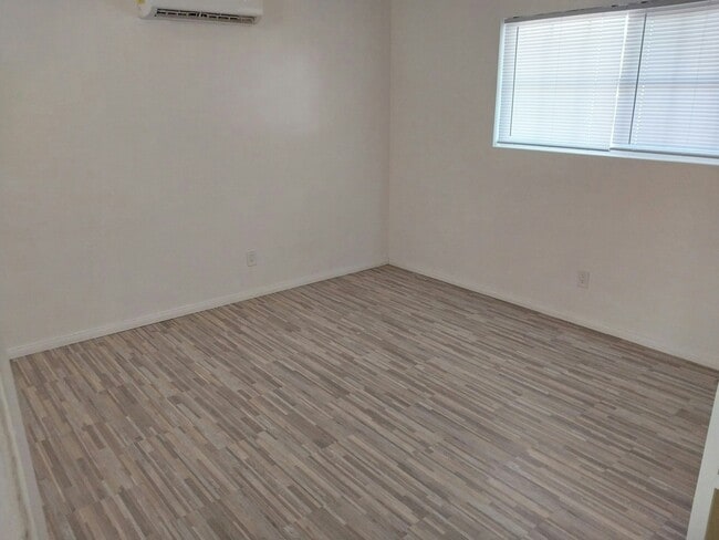 Building Photo - 11010 Knobb Ave