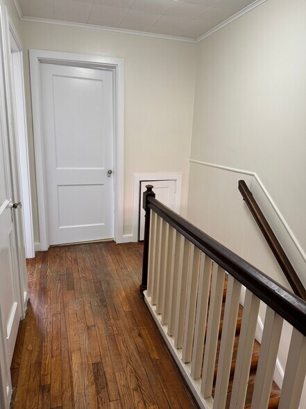 Upstairs hallway - 825 Saint Joseph St