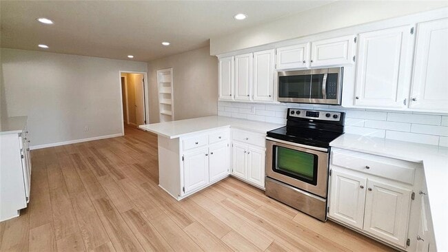 Building Photo - 11921 Shady Trail Ln