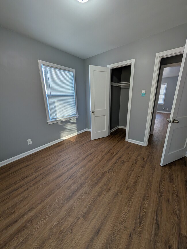 Building Photo - 117 SW Hillside Ave