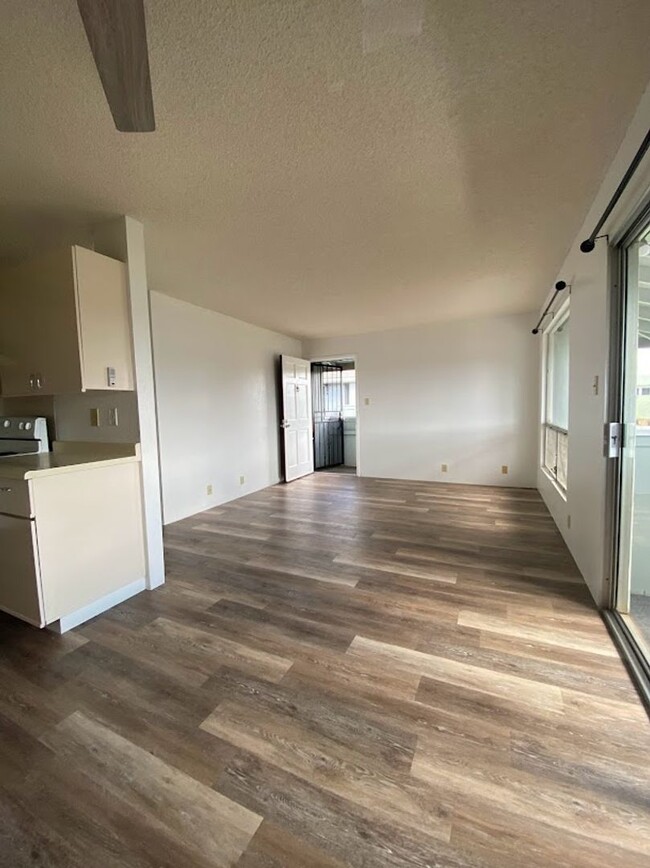 Building Photo - Waipio Kuola Rainbow Series 2 bedroom, 1 b...