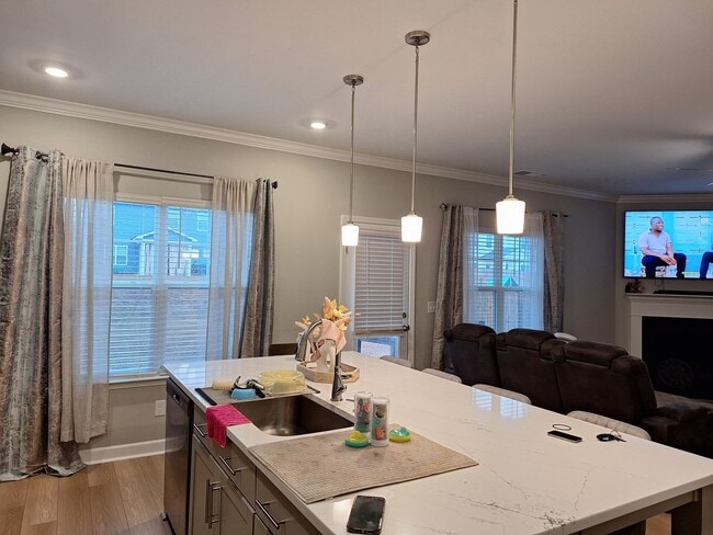 Building Photo - Beautiful Five Bedroom Home Located in Northeast Columbia!