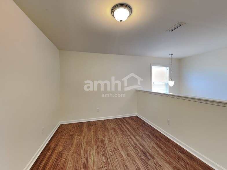 Building Photo - 3268 Saddlebrook Dr